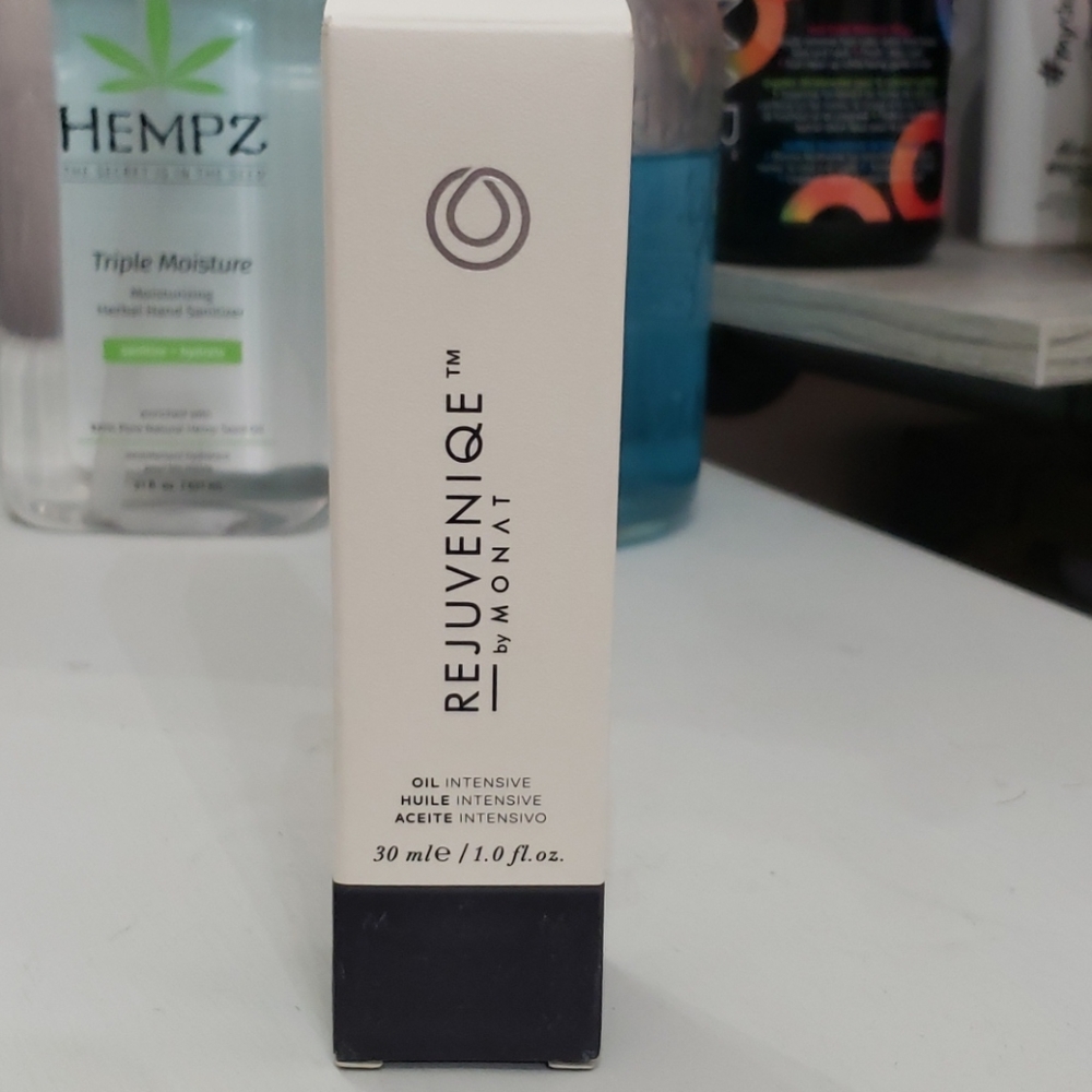 MONAT rejuveniqe oil. New 1 oz